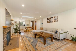 10828 23rd Ave NE in Seattle, WA - Building Photo