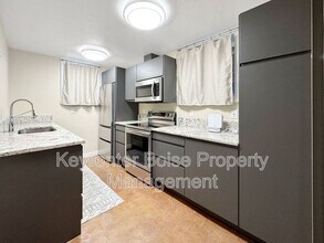 1015 W Sherman St in Boise, ID - Foto de edificio - Building Photo