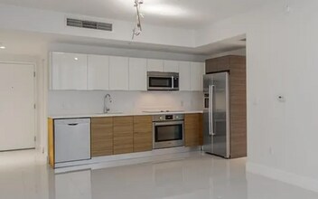 1010 SW 2nd Ave, Unit 1210 in Miami, FL - Foto de edificio - Building Photo