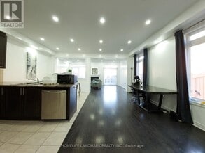 63 Lorenzo Cir in Brampton, ON - Building Photo - Building Photo