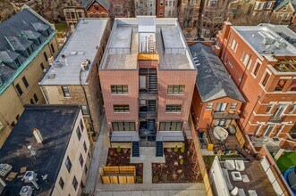 2318 N Southport Ave, Unit 2319-1S in Chicago, IL - Building Photo - Building Photo