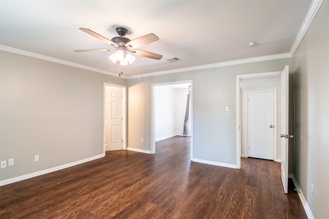 5607 Court of York in Houston, TX - Building Photo