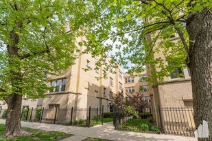 4101 N Sacramento Ave in Chicago, IL - Building Photo