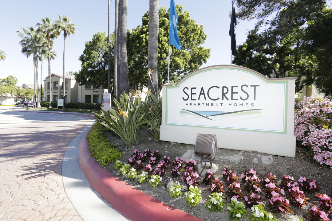 Seacrest Apartments in San Clemente, CA - Foto de edificio