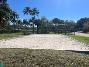831 Lyons Rd in Coconut Creek, FL - Building Photo - Building Photo