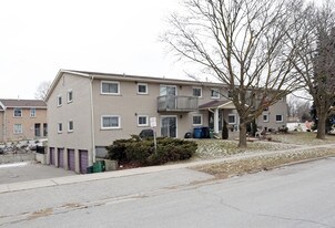 168 Applewood Cres in Guelph, ON - Building Photo