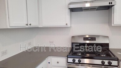 9239 Navarro Vis in Seguin, TX - Building Photo - Building Photo