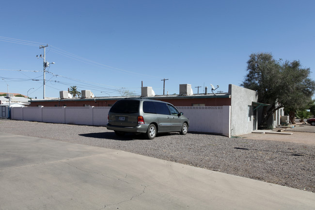 601 N Cameron Ave in Casa Grande, AZ - Foto de edificio - Building Photo