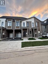 3278 Crystal Dr in Oakville, ON - Building Photo