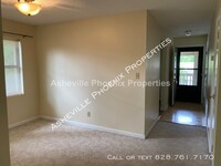 2106 Abbey Cir in Asheville, NC - Building Photo - Building Photo