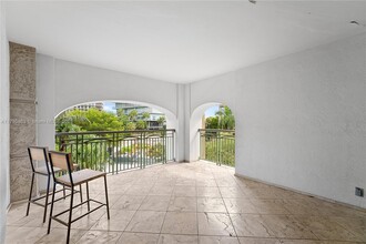 3400 SW 27th Ave, Unit 201 in Miami, FL - Foto de edificio - Building Photo