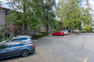 Juanita Village Condominiums in Kirkland, WA - Foto de edificio - Building Photo