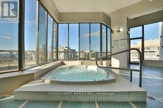 55 Elm Dr W in Mississauga, ON - Building Photo - Building Photo