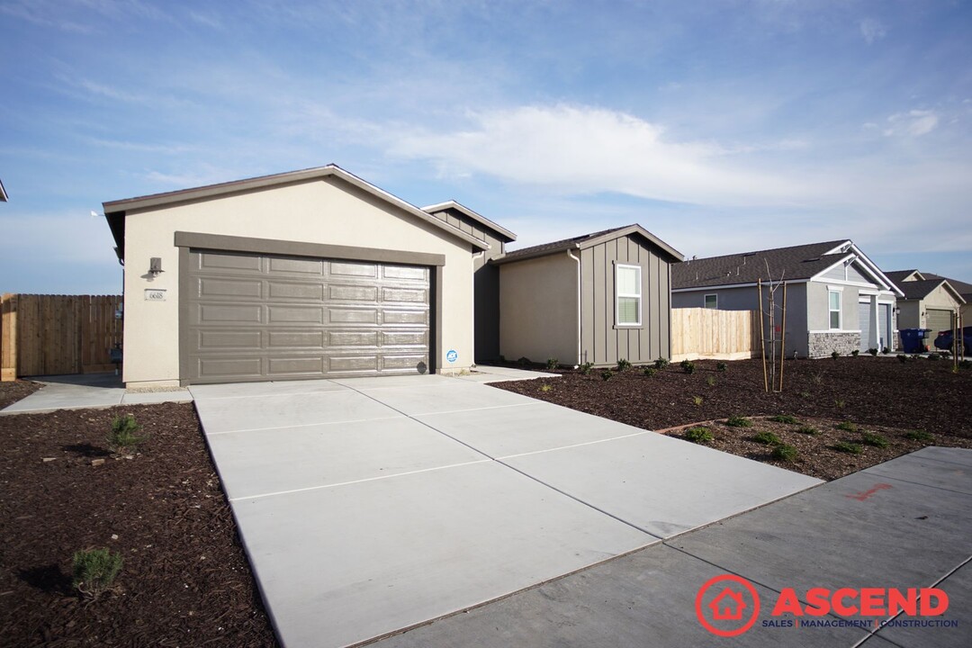 6618 Glacier Ct in Bakersfield, CA - Building Photo