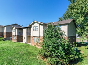 Keeneland Downs Apartments in Columbia, MO - Foto de edificio - Building Photo