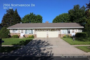 2906 Northbrook Dr in Middleton, WI - Building Photo