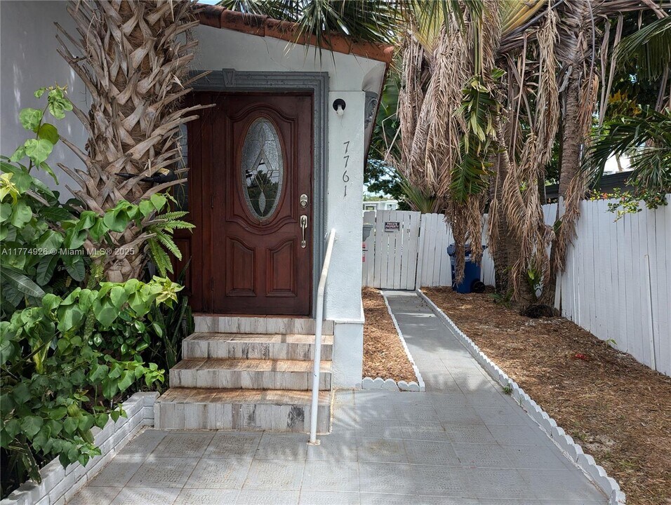 7761 Crespi Blvd in Miami Beach, FL - Building Photo