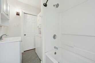 109 W Queen Ln-Unit -111 - 1F in Philadelphia, PA - Foto de edificio - Building Photo