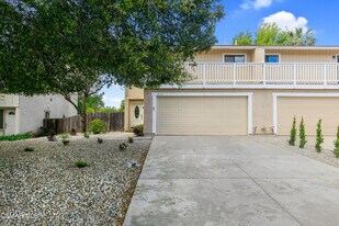 2641 Calle Abedul in Thousand Oaks, CA - Building Photo