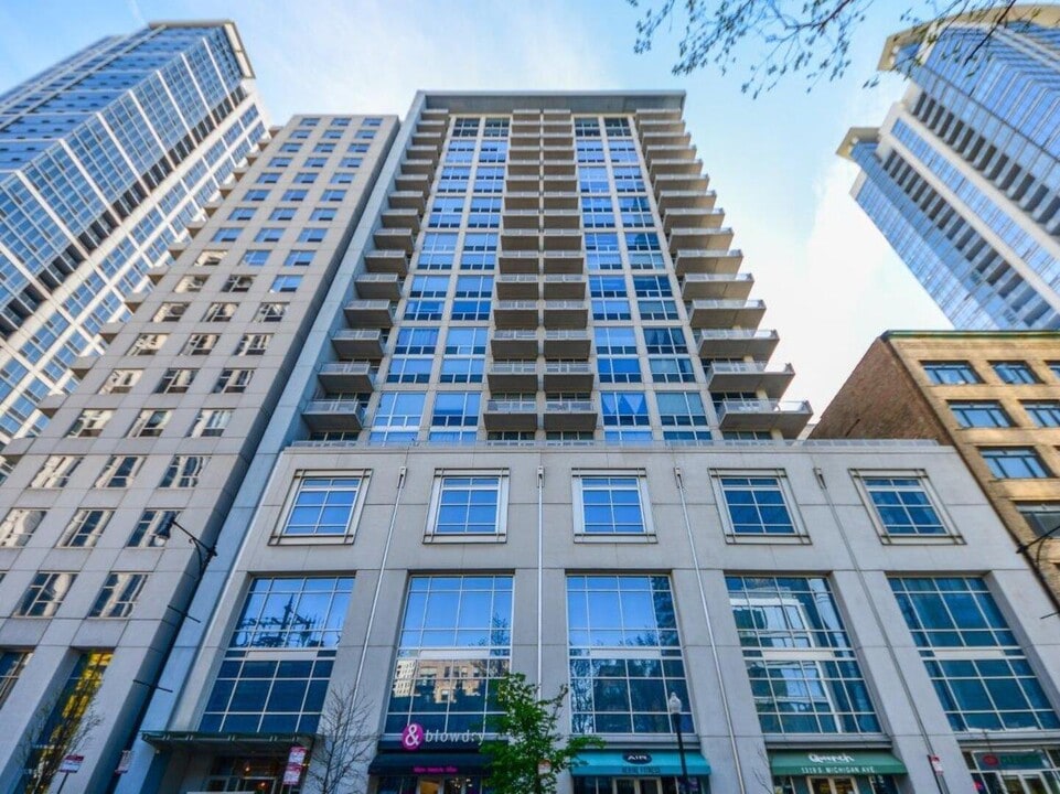 1305 S Michigan Ave in Chicago, IL - Building Photo