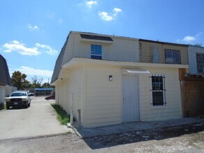 12052 Beechnut St in Houston, TX - Building Photo - Building Photo