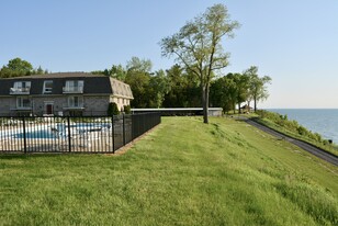 3608 Lakeshore Dr, Unit B11 in St. Joseph, MI - Building Photo