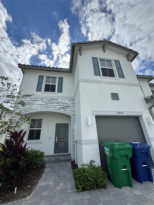 11850 NW 47th Manor in Coral Springs, FL - Building Photo