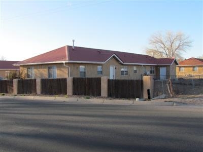 1007 La Joya St in Espanola, NM - Building Photo