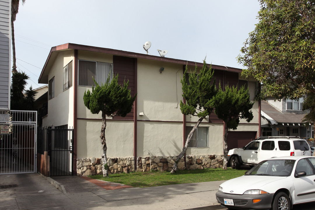 787 Gardenia Ave in Long Beach, CA - Foto de edificio