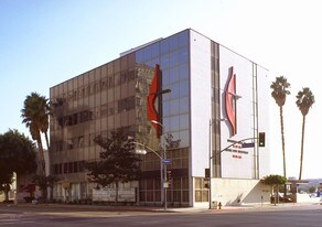 1010 S Flower St in Inglewood, CA - Building Photo