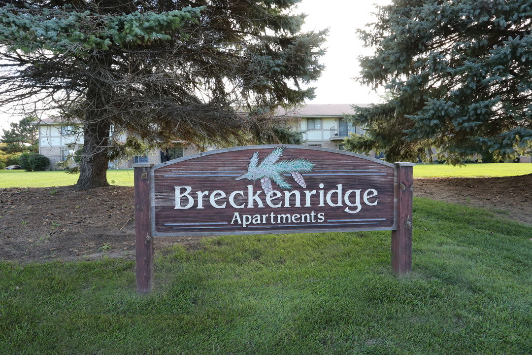 Breckenridge Apartments in Racine, WI - Building Photo