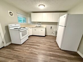 300 Ives Ln in Dayton, OH - Building Photo - Building Photo