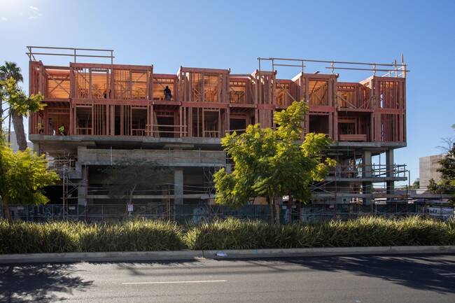 2870 W Olympic Blvd in Los Angeles, CA - Foto de edificio - Building Photo