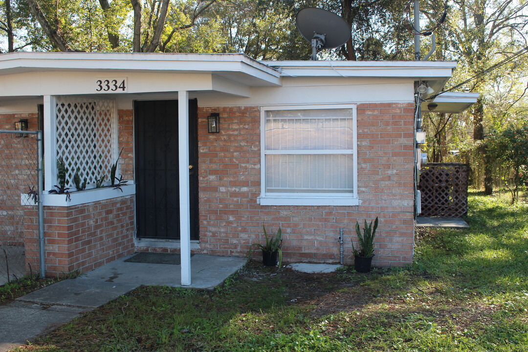 3334 Rayford Street in Jacksonville, FL - Foto de edificio