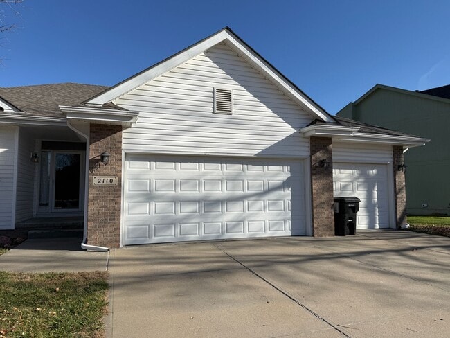 2110 John St in Papillion, NE - Building Photo - Building Photo
