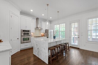 1260 Lullwater Park Cir in Atlanta, GA - Building Photo - Building Photo