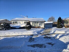 1111 N Kenwood Ave in Royal Oak, MI - Building Photo