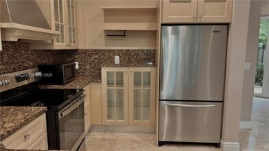 210 SW 9th St in Fort Lauderdale, FL - Building Photo - Building Photo