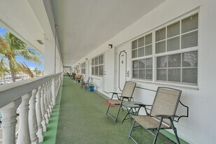 5203 NE 24th Terrace in Fort Lauderdale, FL - Building Photo