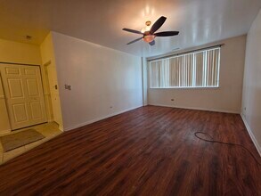 6739 S Merrill Ave in Chicago, IL - Building Photo - Building Photo