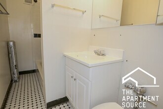 3912 N Pine Grove Ave, Unit 3w in Chicago, IL - Building Photo - Building Photo