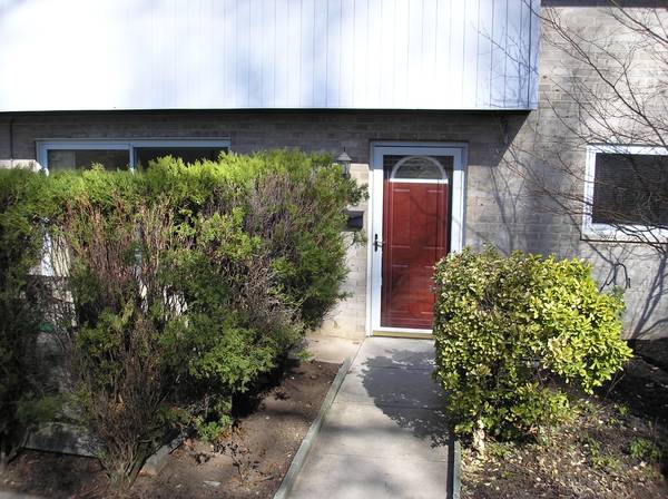 1518 Manley Rd in West Chester, PA - Building Photo