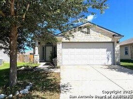 777 Great Oaks Dr in New Braunfels, TX - Building Photo