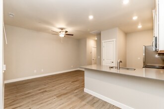 8319 E Gilman Ave in Arlington, WA - Foto de edificio - Building Photo