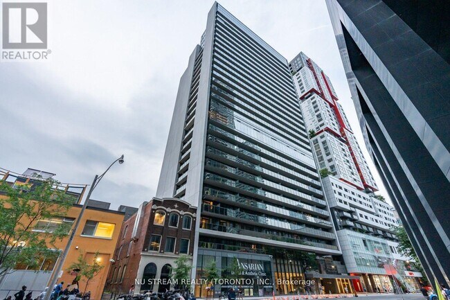 330 Richmond St W in Toronto, ON - Building Photo - Building Photo