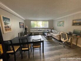 811 Washington St, Unit A in Brookline, MA - Building Photo