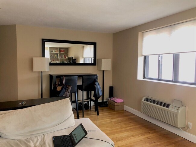 57 Appleton St, Unit 207 in Boston, MA - Foto de edificio - Building Photo