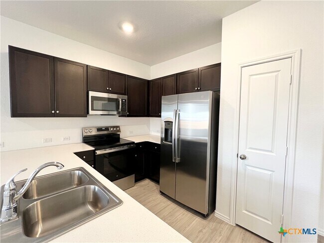 128 The Good Wy in Jarrell, TX - Foto de edificio - Building Photo