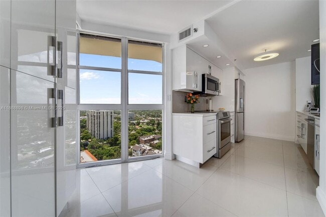 4000 Towerside Terrace in Miami, FL - Building Photo - Building Photo