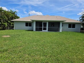 2700 SW 32nd St in Cape Coral, FL - Foto de edificio - Building Photo